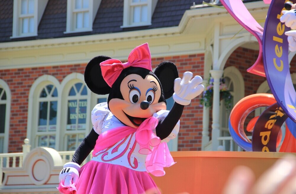 Surprising kids with a trip to Disney